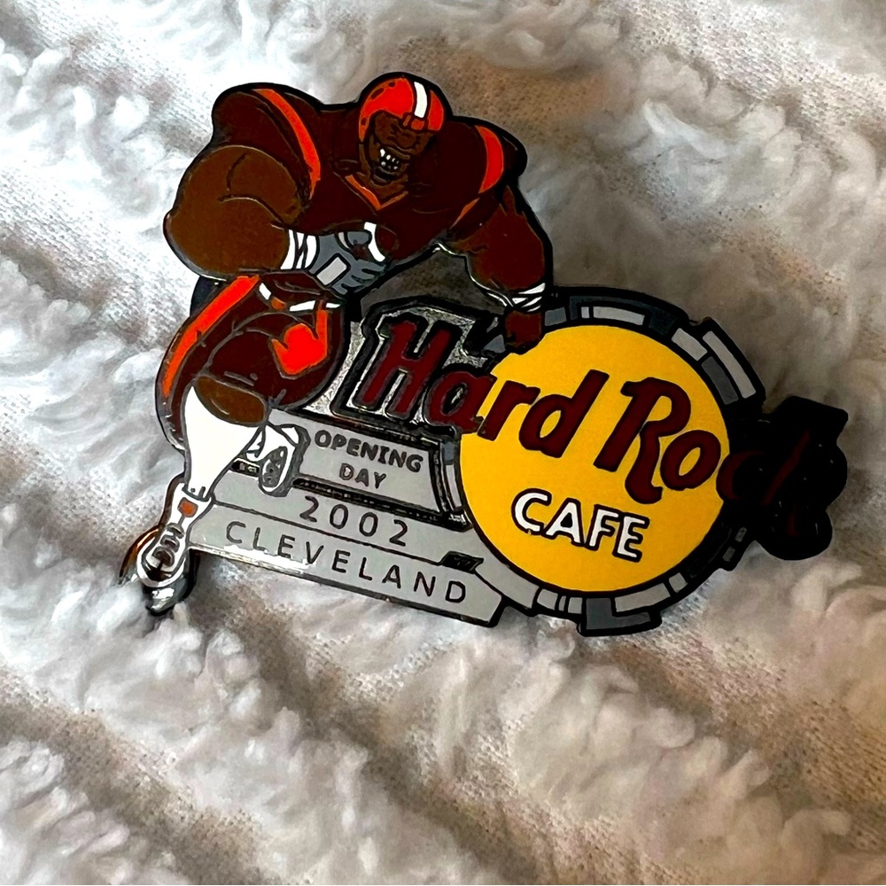 Hard Rock Cafe Cleveland Browns Opening Day 2002 mint condition pin